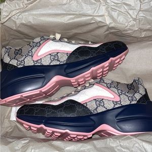 BRAND NEW NEVER WORN Gucci tennis shoes size 36 & US 6